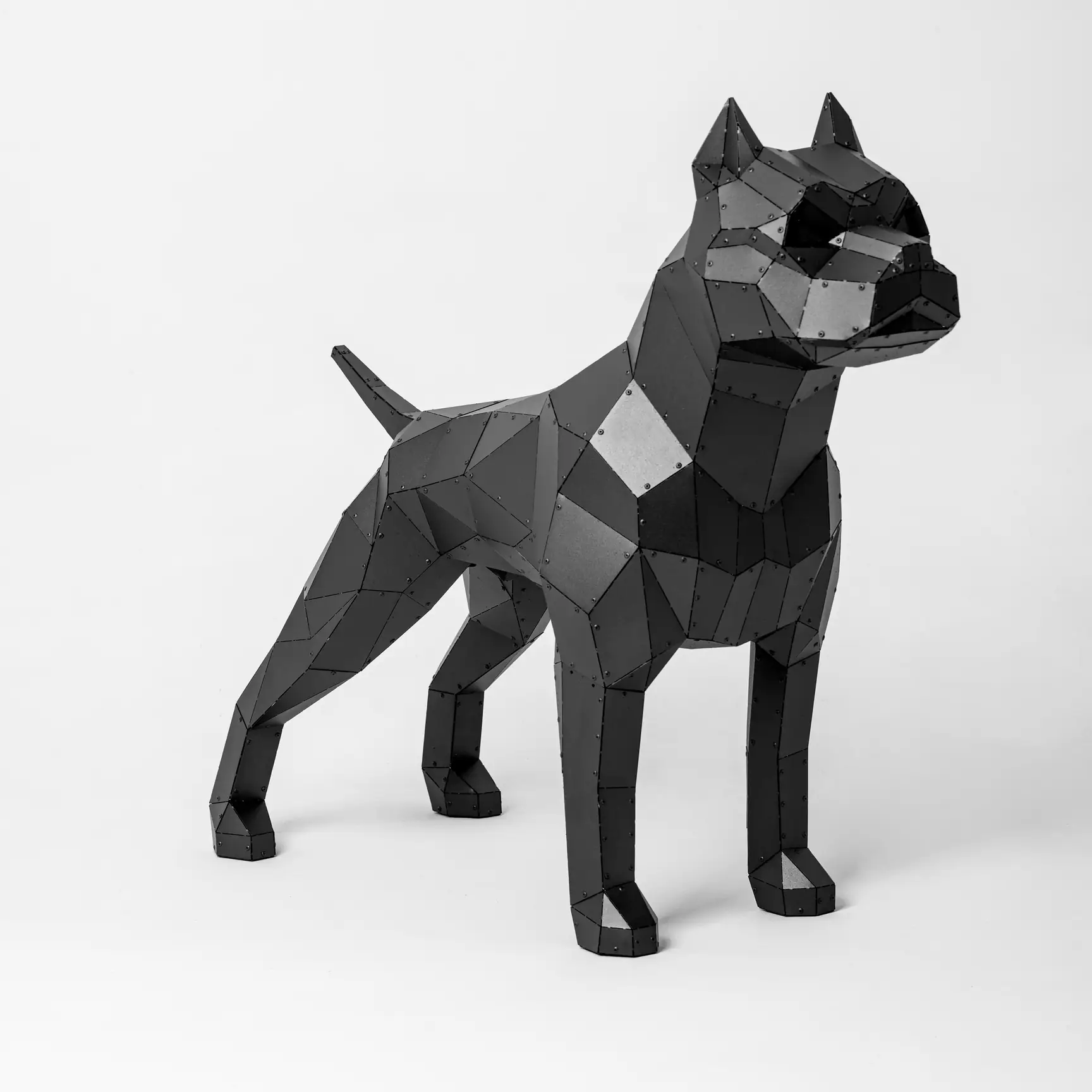 Ayakta Pitbull Heykeli