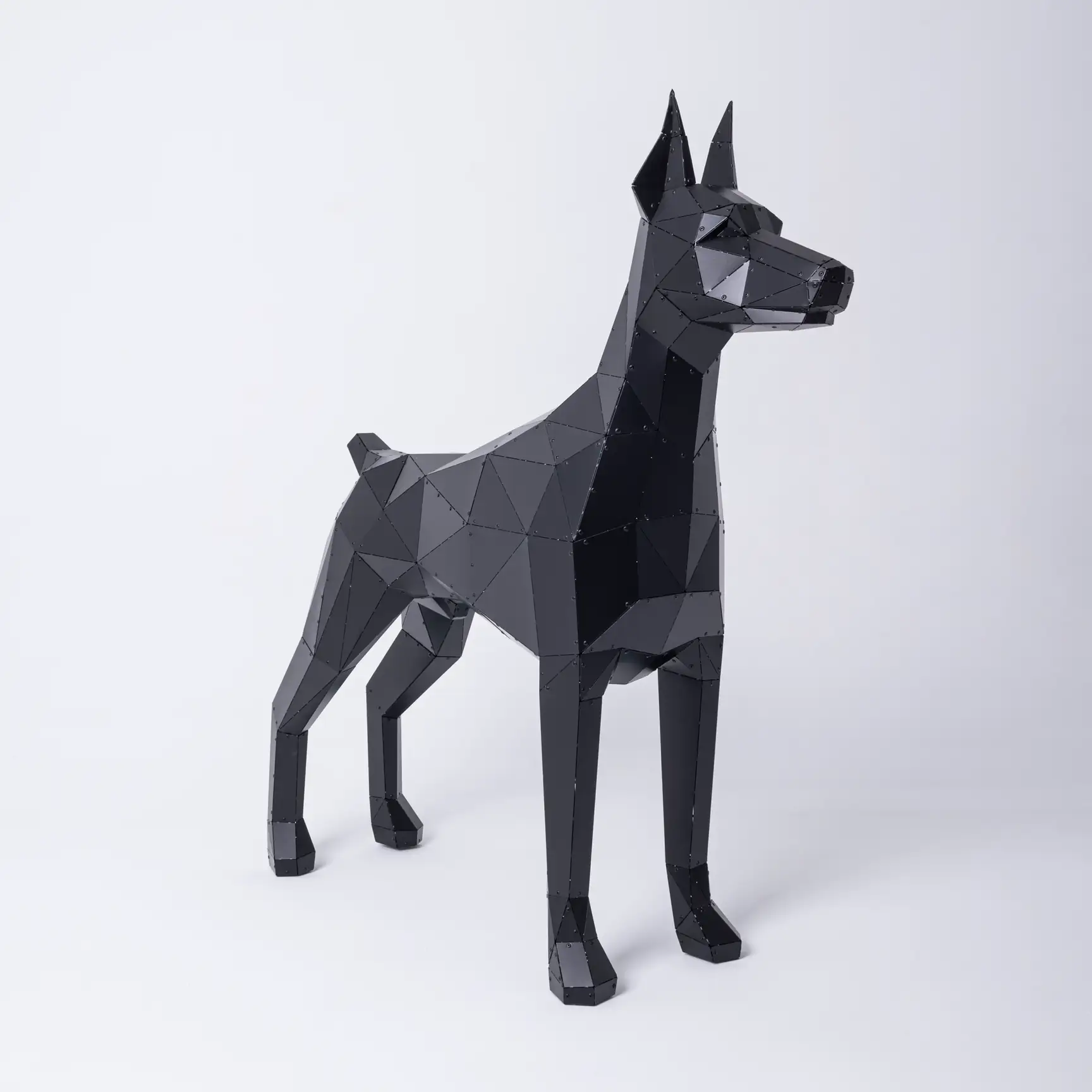 Ayakta Doberman Heykeli V1