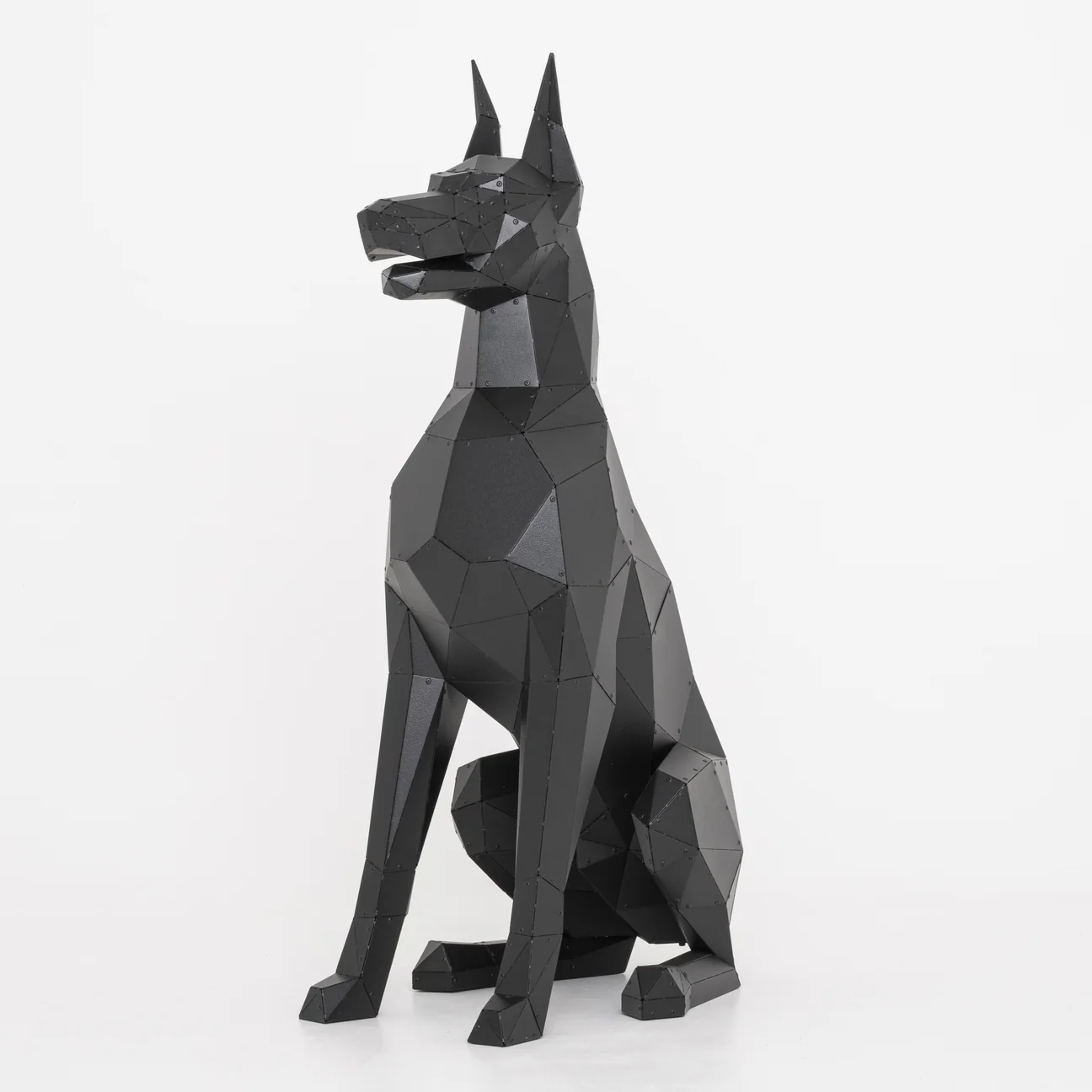 Oturan Doberman Heykeli V3